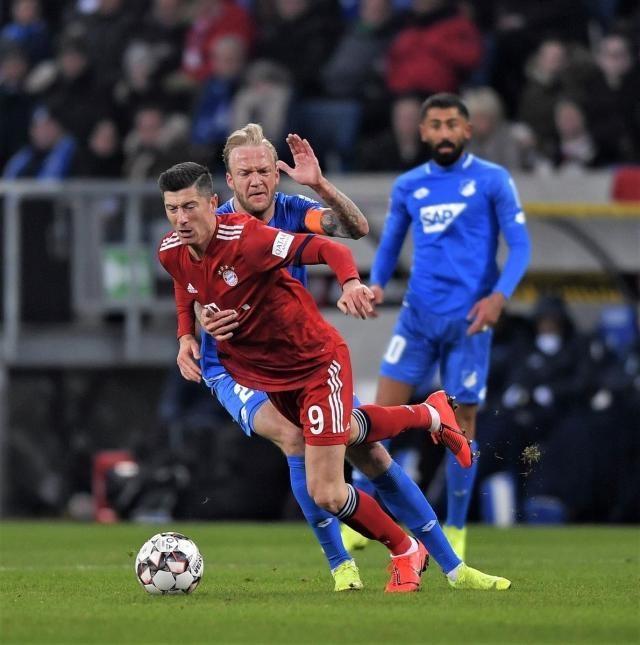 篮球CBA比赛尾声出现争议判罚引热议（CBA赛末争议吹罚掀起热议）